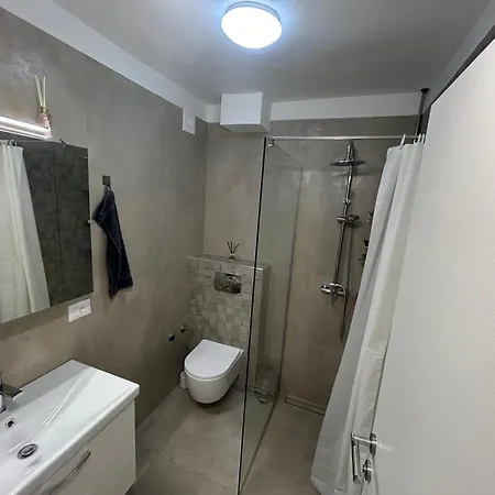 Laura Apartment *