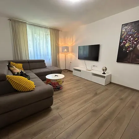 Laura Apartment *