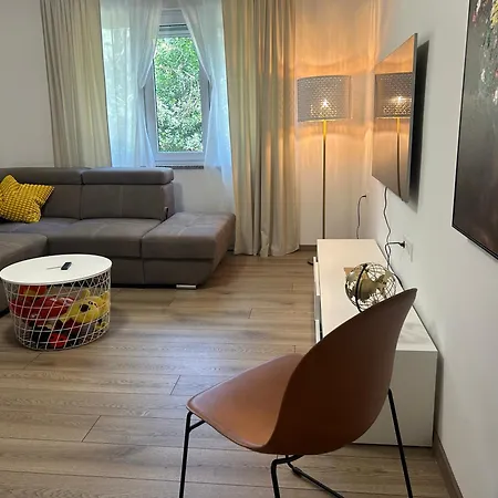 Laura Apartment *